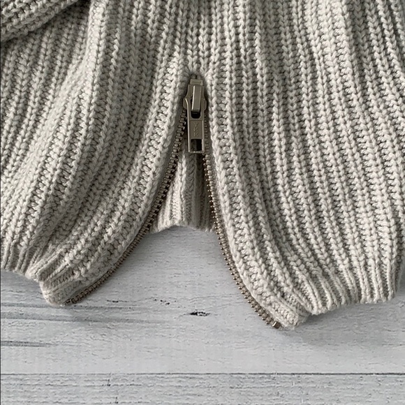Gray Cropped Sweater with Zippers Size L - Picture 4 of 6